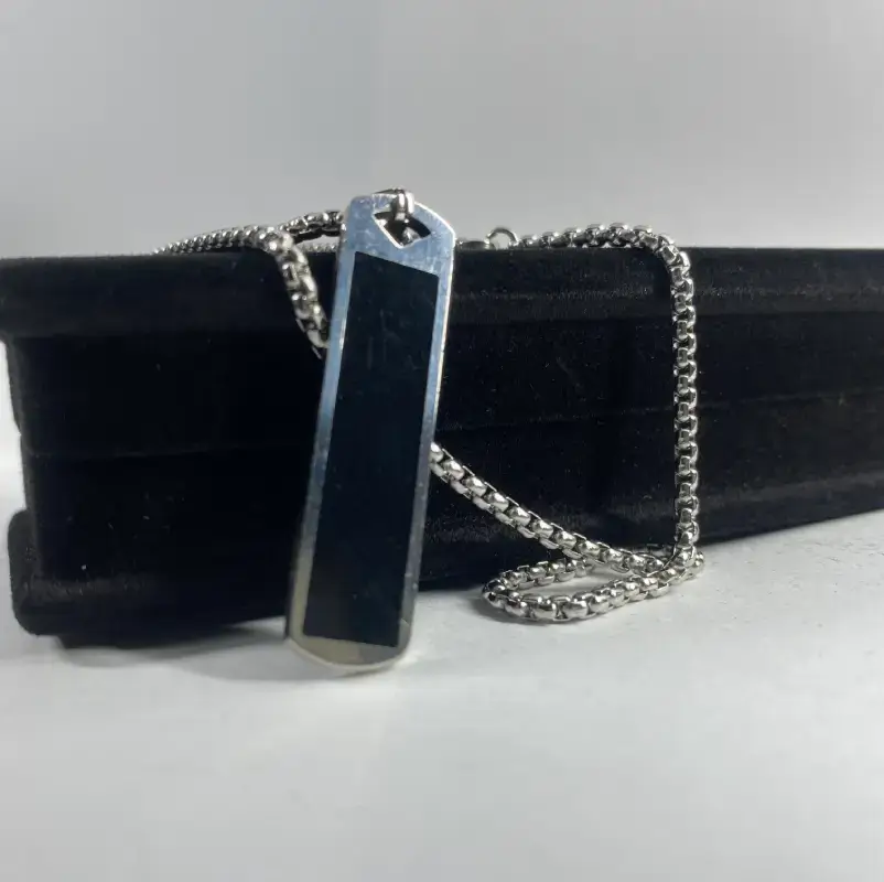 long black pendant 00000003