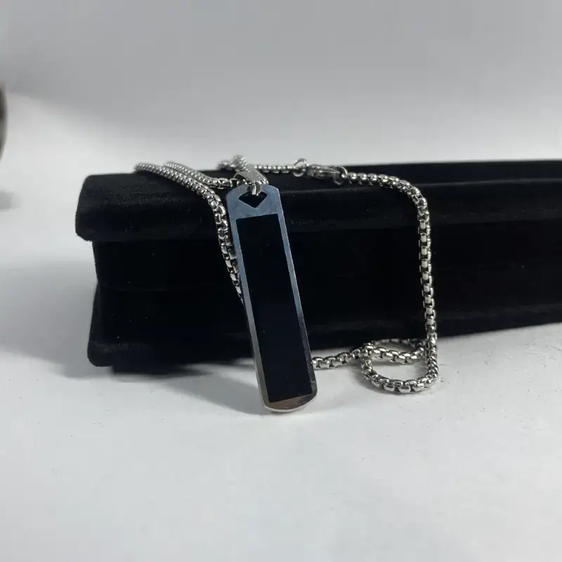 long black pendant 00000003